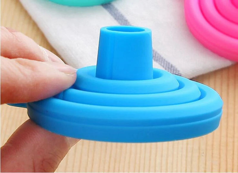 Pack of 3 Silicone Oil Funnel, Kitchen Liquid Oil Dispensing Tool (random color)
